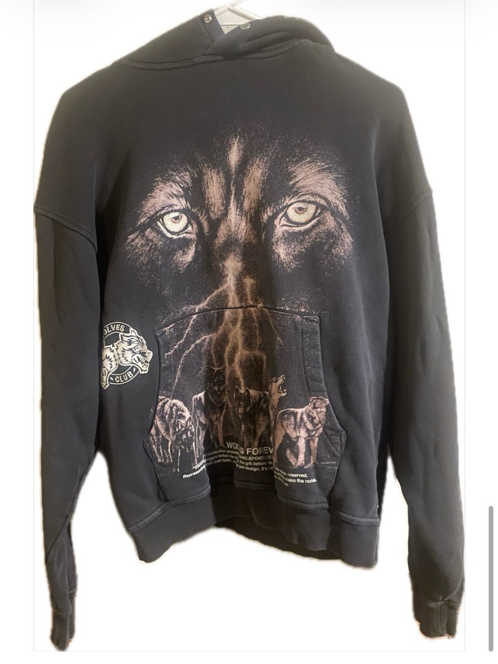 Size S- Graphic Wolf Eyes Pullover Hoodie - Black